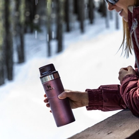 4----Stanley - The Trigger-Action Travel Mug - Lifestyle Images - 9