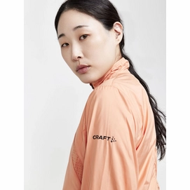 4---1911241-716000_ADV Essence Wind Jacket W_Closeup3_Preview