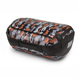 4---TransporterDuffel40_F21_Side2_BlackOrangeCamo