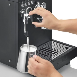 7---GRAEF_Espressomaschine_Batessa_Milchschaum.jpg.thumb