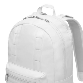 453_9b24362ea5-white_the_avenue_04-full