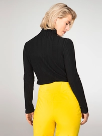 4611302_711_model_back-half_01
