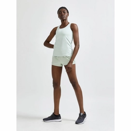 5---1908770-692000_ADV Essence Singlet W_Closeup4