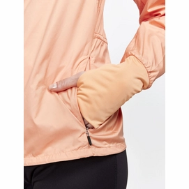 5---1911241-716000_ADV Essence Wind Jacket W_Closeup4_Preview
