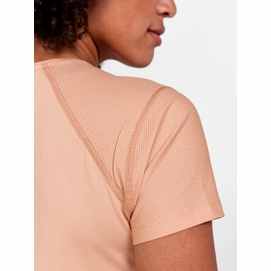 5---721_7e3ffcee16-1908767-791000_adv-essence-ss-slim-tee-w_closeup3-original
