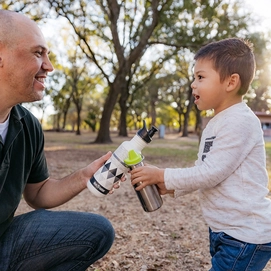 5---K12CNSIPPY-BS-sippy_cap_dad_lifestyle_1024x