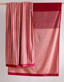 5---VERTA_RED_BEACHTOWEL_180x100_SFEER_LR