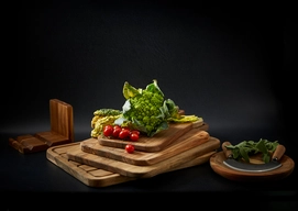 H722132_ColeMason_AcaciaBoards_Lifestyle_HR_0046