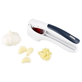 3---E960006_Easy_Clean_Garlic_Press_with_food_1_2d1e00fc-db66-4ba1-b645-7bed5256cc1a