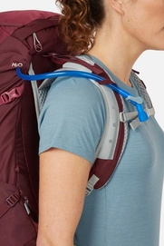 10---airzone_trail_nd28_deepheather_raspberry_ftf_40_dhr_model_detail_07