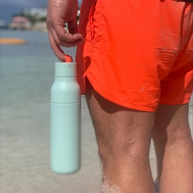 7---7452_Skittle-ActiveBottle_500ml_solid-mint_lifestyle-1-e1679484572240