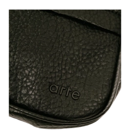 2---arte-antwerp-texture-leather-bag-zwart