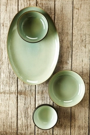 Pascale_Naessens_oval_serving_dish_light_green_B1013060_Bohero