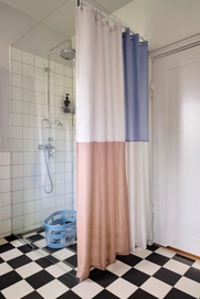 3---Check Shower Curtain blue_Basket S Recycled soft blue