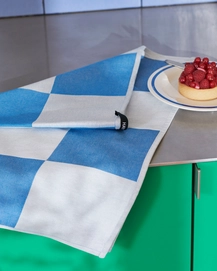 3---Katsura Tea Towel blue_Sobremesa Plate blue 01