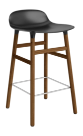 Barstoel Normann Copenhagen Form Barstool 65 cm Walnut Black