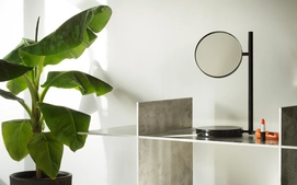 3---2022_Pose_Mirror_White
