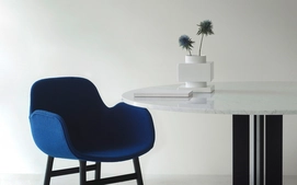 3---2023_Form_Armchair_Black_Oak_Hallingdal_0754_BlueBlack_Scala_Table_130_Marble_White