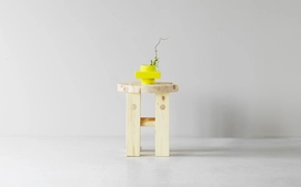3---2023_Fyr_Stool_Pine_Deko_Object_S2_Lemon