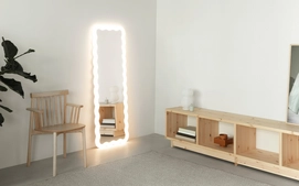 4---2023_Illu_Mirror_160x55cm_Plank_Bookcase_Low_Pine_Pind_Armchair_Ash_02