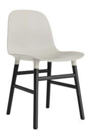 Stoel Normann Copenhagen Form Chair Black Oak Light Grey
