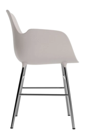 4---normann-copenhagen-spisebordsstol-normann-copenhagen-form-armchair-steel-chrome-warm-grey-4517939