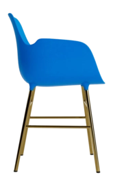 4---normann-copenhagen-spisebordsstol-normann-copenhagen-form-armchair-steel-brass-bright-blue-2887485