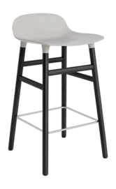 Barstuhl Normann Copenhagen Form Bar Chair 65 cm Warm Grey / Black
