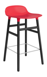 Barstoel Normann Copenhagen Form Barstool 65 cm Black Oak Bright Red