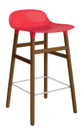 Barstuhl Normann Copenhagen Form Bar Chair 65 cm Bright Red / Walnut