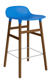 Barstoel Normann Copenhagen Form Barstool 65 cm Walnut Bright Blue