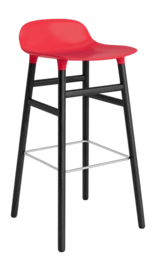 Barstoel Normann Copenhagen Form Barstool 75 cm Black Oak Bright Red