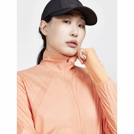 6---1911241-716000_ADV Essence Wind Jacket W_Closeup5_Preview