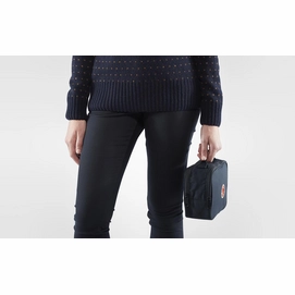 6---F23784_SS19_fvrc_kanken_toiletry_bag_fjaellraeven_21