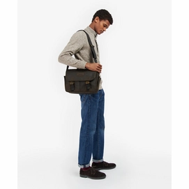 6---UBA0606OL71_AW22_getthelook_model_1