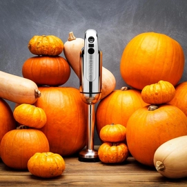 31oktoberHalloweenHandBlenderPumpkins_5def9ae04c2397.88473979