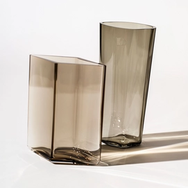 3---1066194_iittalaemea_03_iittala_alvar-aalto-collection-vase-180mm-smoky-grey