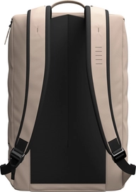 5---Hugger_15L_Backpack_1000173101501_FogbowBeige_5_lowres (1)