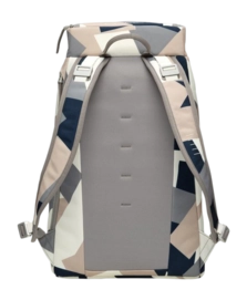 4---Hugger_20Backpack_2030L_20Line_20Cluster02-_no-bg