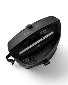 4---Essential_20Backpack_2012L_20Black_20Out05
