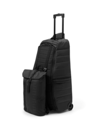 6---Essential_20Backpack_2012L_20Black_20Out07