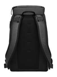 3---hugger_backpack_20l_refl-black_03-_no-bg