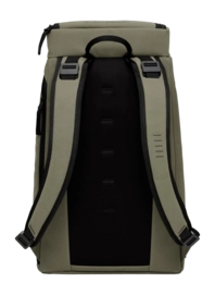3---hugger_backpack_25l_mashgreen_03-_no-bg