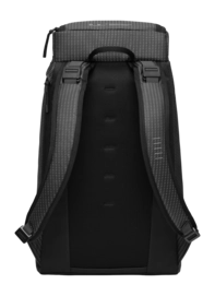 3---hugger_backpack_30l_refl-black_03-_no-bg