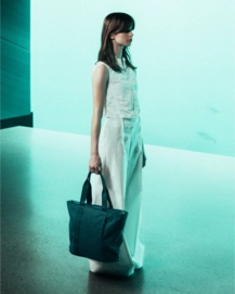 7---Essential_20Tote_2020L_20Midnight_20Teal-7