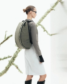 3---Hugger_Base_Backpack_15L_Forest_Green_2