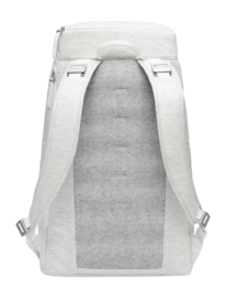 2---Hugger_Backpack_30L_Clean_Slate_3