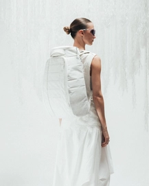 3---Hugger_Backpack_30L_Clean_Slate_12