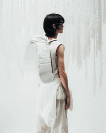 4---Hugger_Backpack_30L_Clean_Slate_13