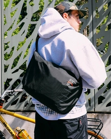 6---Ramverk_Pro_Sling_Bag__Db_x_Starcow_lifestyle